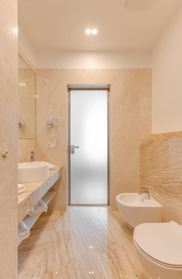 Basis Apartments - Adults Only Kyiv Exterior foto